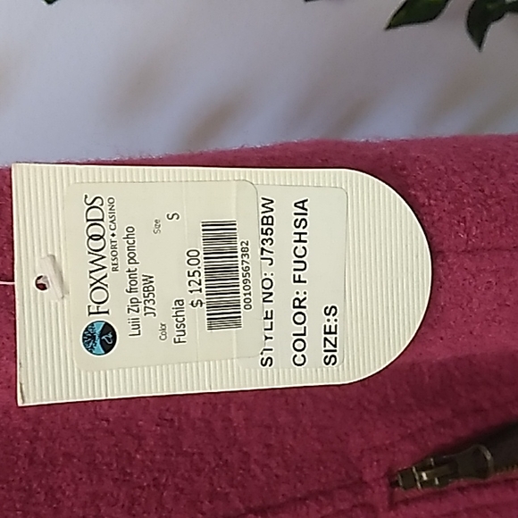 Luii ZIP FRONT FUSCHIA PONCHO SZ S FROM FOXWOOD RESORT/CASINO - Picture 7 of 14